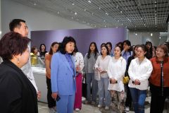 kyrgyz-girls-standing-in-museum